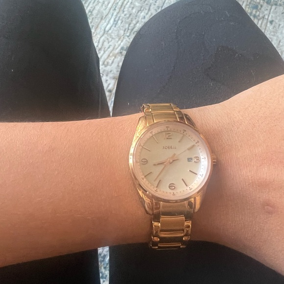Rose gold fossil watch. - Picture 7 of 8